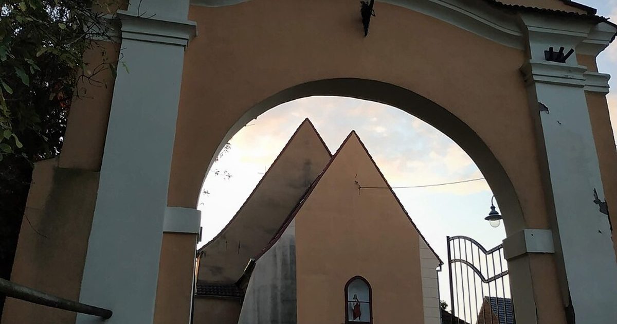 Kościół parafii Kościół Wniebowstąpienia Pańskiego w Drągowina — zdjęcie