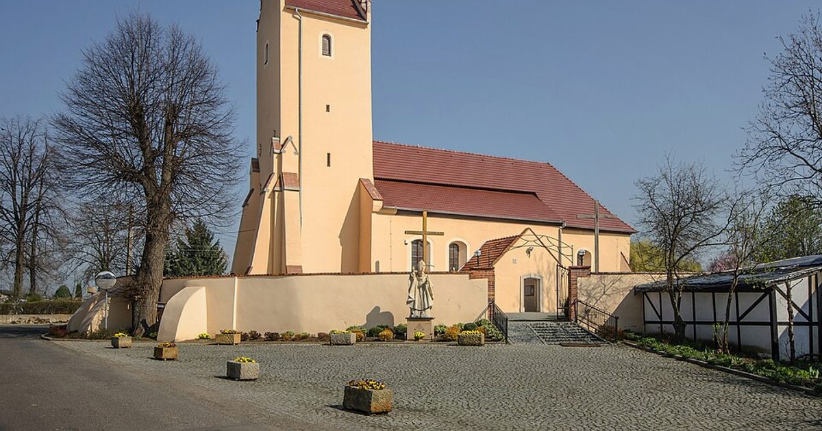Kościół parafii Kościół Wniebowstąpienia Pańskiego w Snowidza — zdjęcie