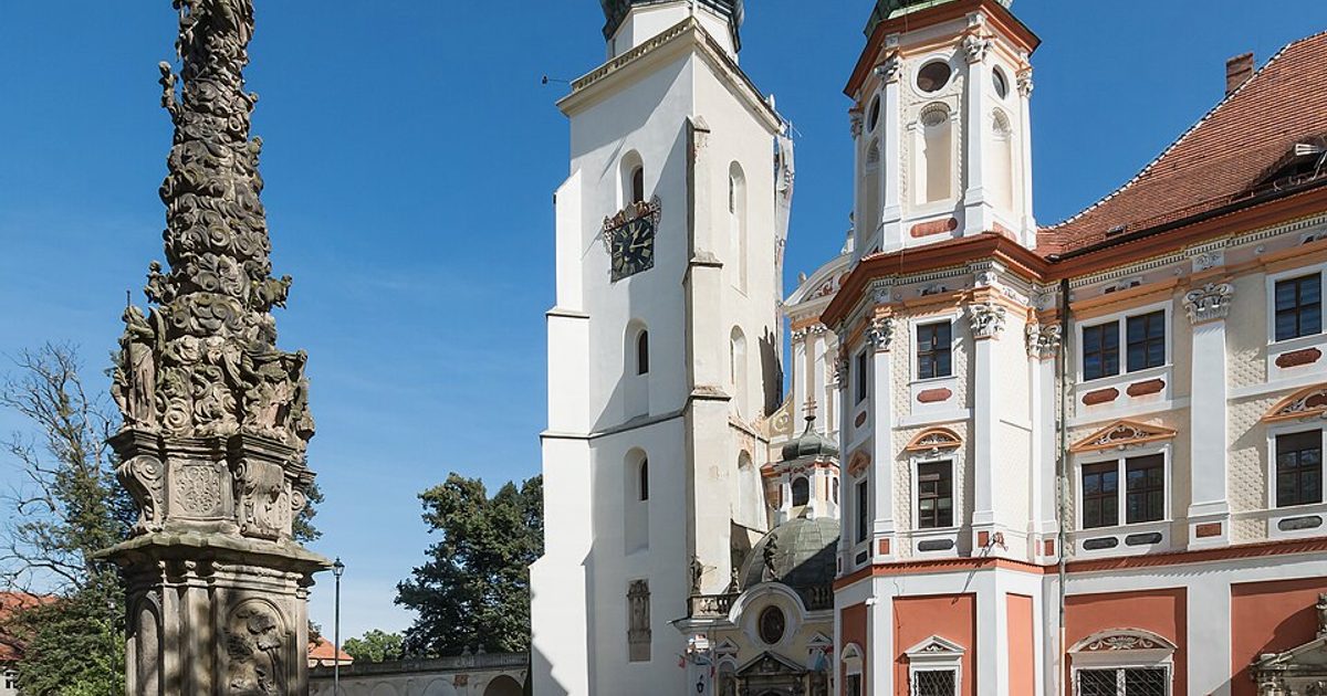Kościół parafii Kościół Wniebowzięcia NMP w Henryków — zdjęcie