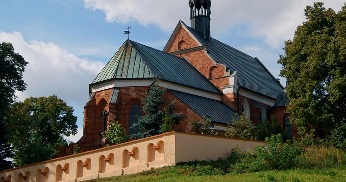 Kościół parafii Kościół Wniebowzięcia NMP w Izbica Kujawska — zdjęcie