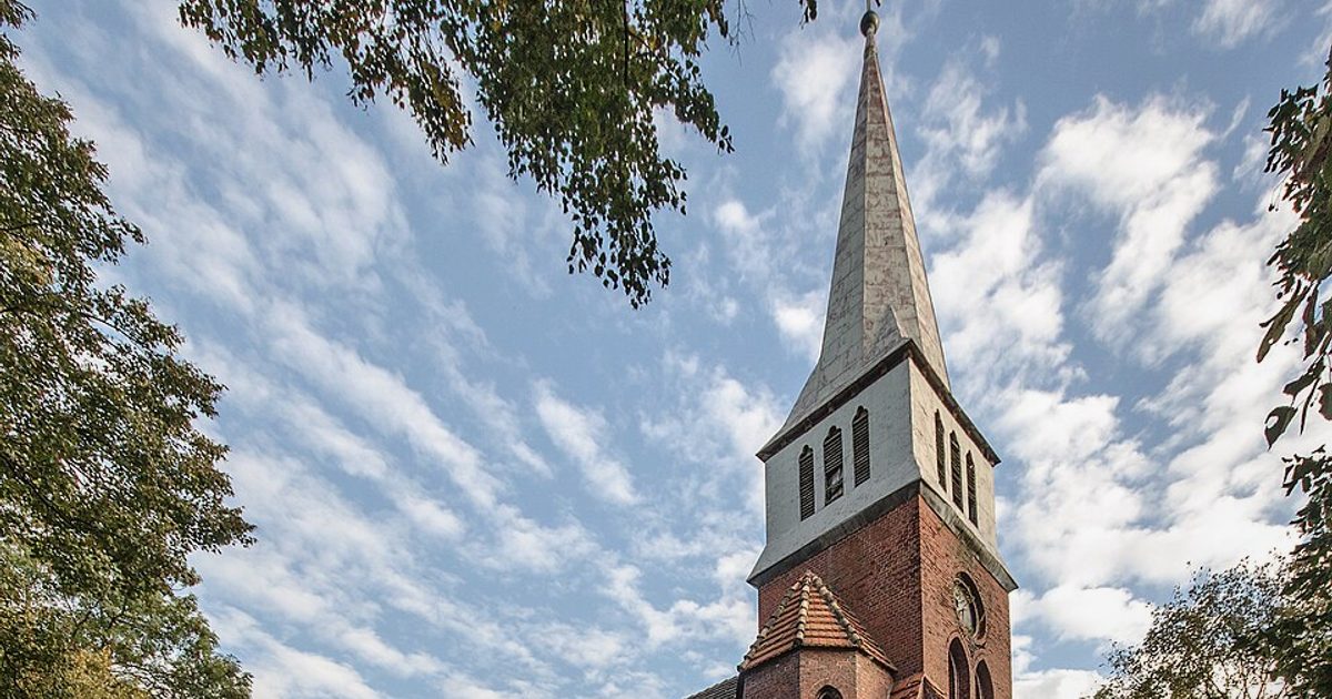 Dzieła sztuki sakralnej — Kościół Wniebowzięcia NMP, Łozina. Zdjęcie: Wikimedia Commons.