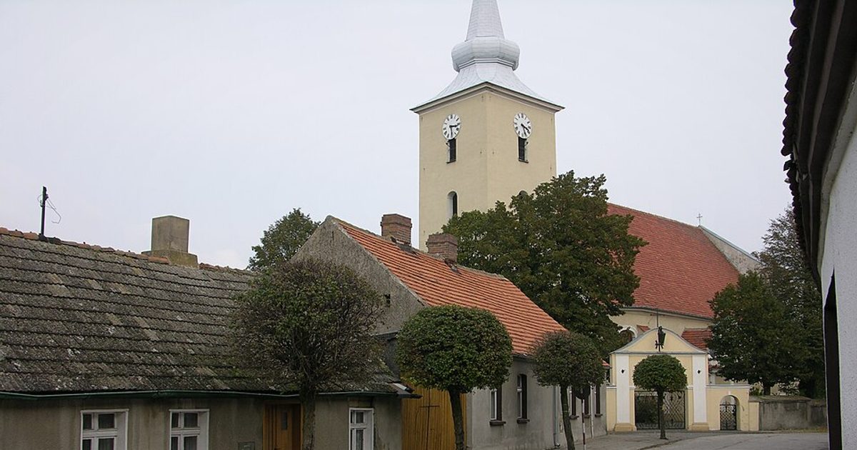 Kościół parafii Kościół Wniebowzięcia NMP w Ostroróg — zdjęcie