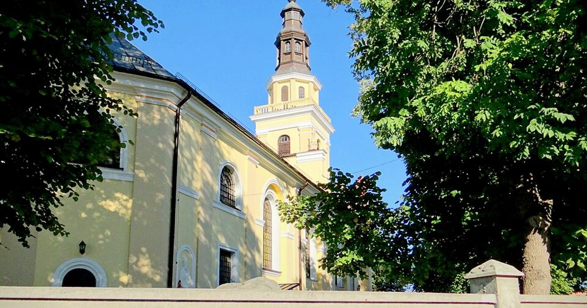 Kościół parafii Kościół Wniebowzięcia NMP, św. Anny i św. Wojciecha w Parzęczew — zdjęcie