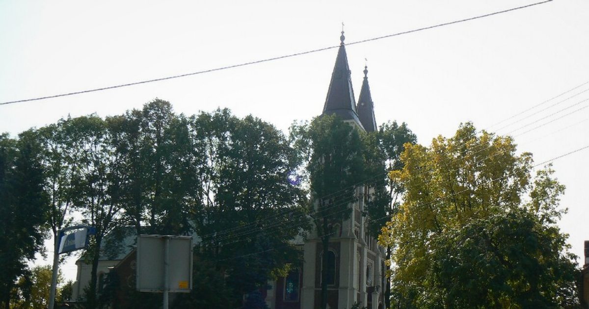 Kościół parafii Kościół Wszystkich Świętych w Bełchatów — zdjęcie