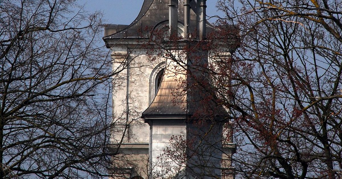 Kościół parafii Kościół Wszystkich Świętych w Brzeziny — zdjęcie