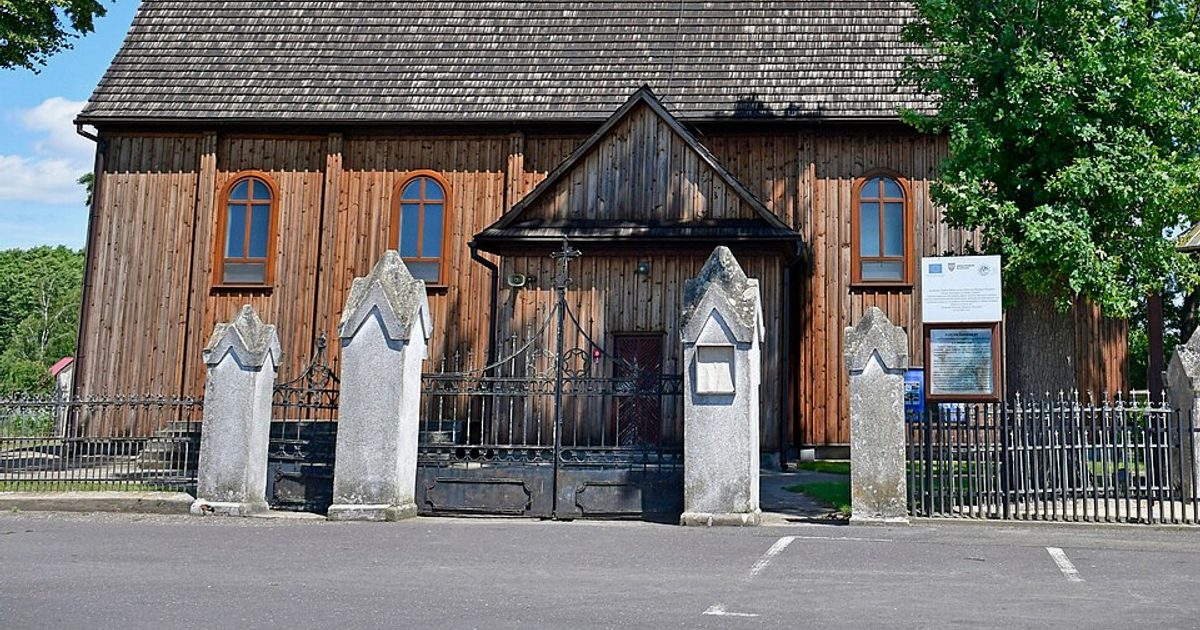 Kościół parafii Kościół Wszystkich Świętych w Kuchary Kościelne — zdjęcie