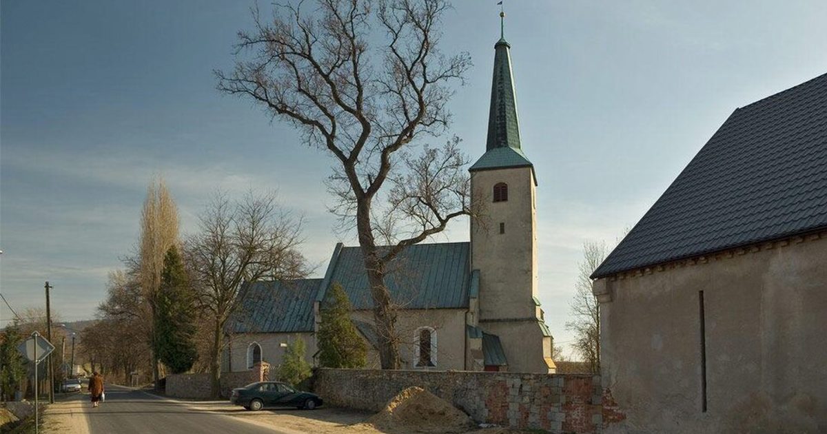 Kościół parafii Kościół Wszystkich Świętych w Strzelce — zdjęcie