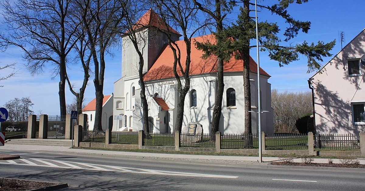 Kościół parafii Kościół Wszystkich Świętych w Tarnowo Podgórne — zdjęcie