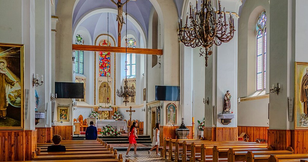 Kościół parafii Kościół Zesłania Ducha Świętego w Nowa Góra — zdjęcie
