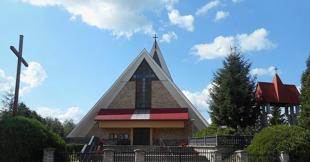 Kościół parafii Kościół Zmartwychwstałego Chrystusa w Połoń — zdjęcie