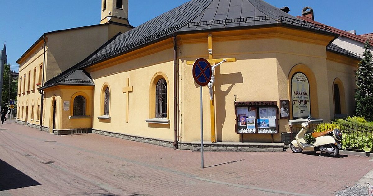 Kościół parafii Kościół Znalezienia Krzyża Świętego w Skoczów — zdjęcie
