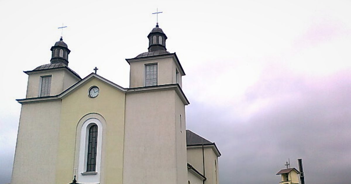 Kościół parafii Kościół Znalezienia Świętego Krzyża w Niebylec — zdjęcie